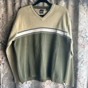 GAP V-Neck Sweater in Olive and Cream